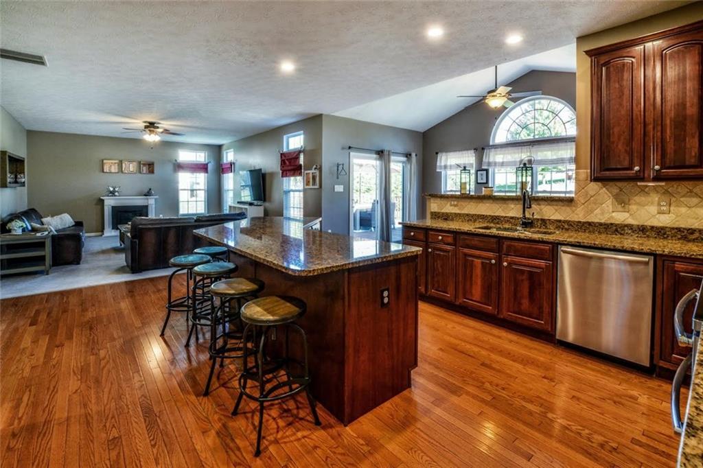 188 Lori Road Gibsonia, PA 15044 - Photo 5 of 25 Gallery Image 5
