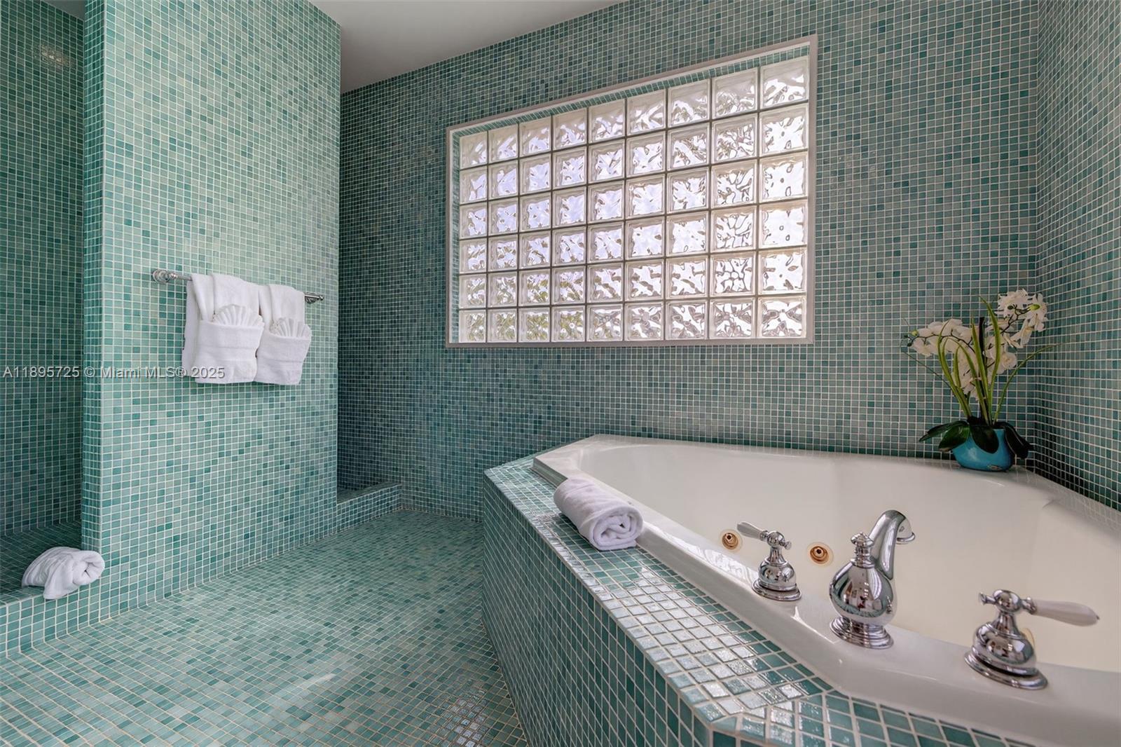 312 Northeast 12th Avenue Fort Lauderdale, FL 33301 - Photo 29 of 39 a bath tub sitting next to a window