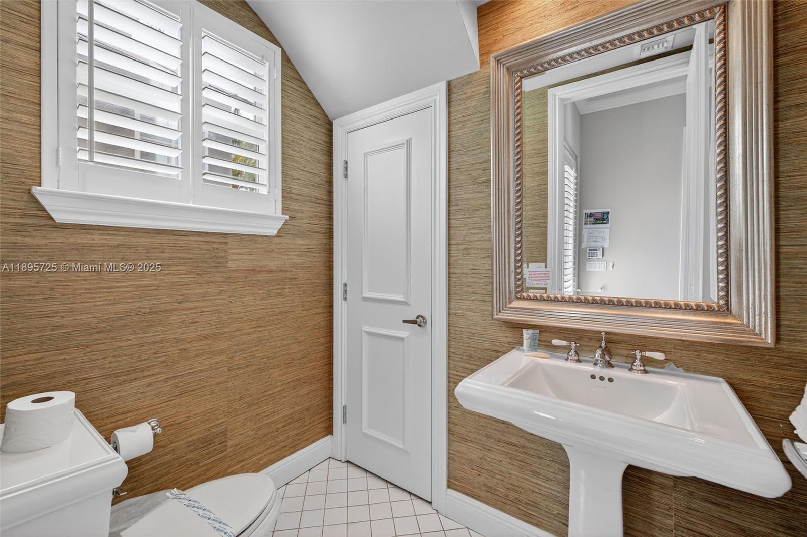 312 Northeast 12th Avenue Fort Lauderdale, FL 33301 - Photo 10 of 39 a bathroom with a sink and a mirror