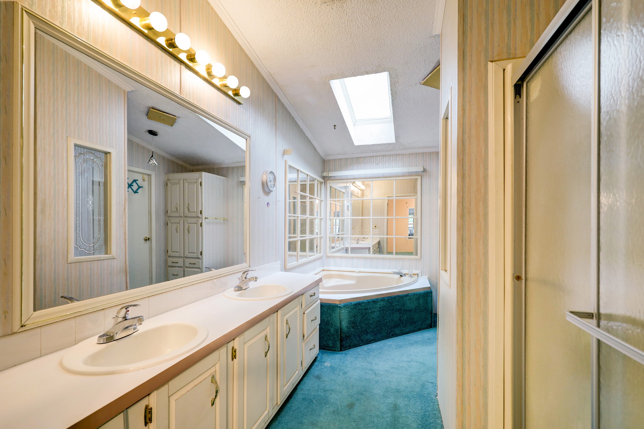 17130 Pugh Lane Conroe, TX 77306 - Photo 20 of 37 Jacuzzi tub