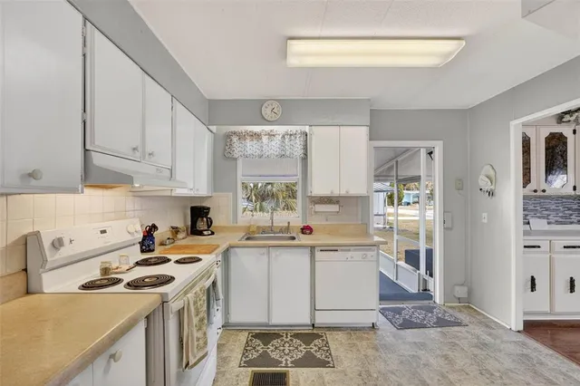 $125,000 | 39115 Ola Avenue, Zephyrhills, FL 33542