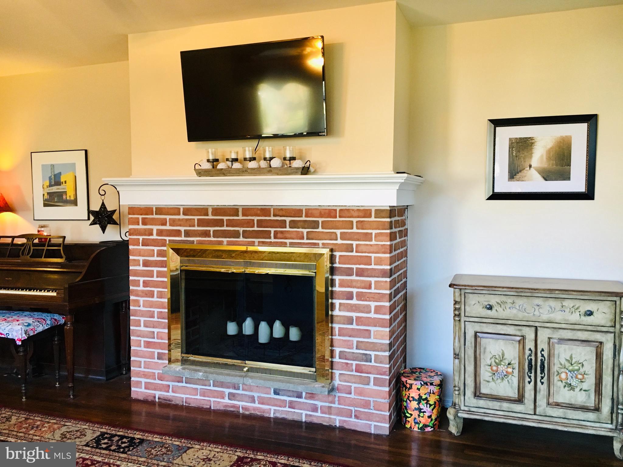 3096 Yorkshire Road Doylestown, PA 18902 - Photo 9 of 13 Living Room