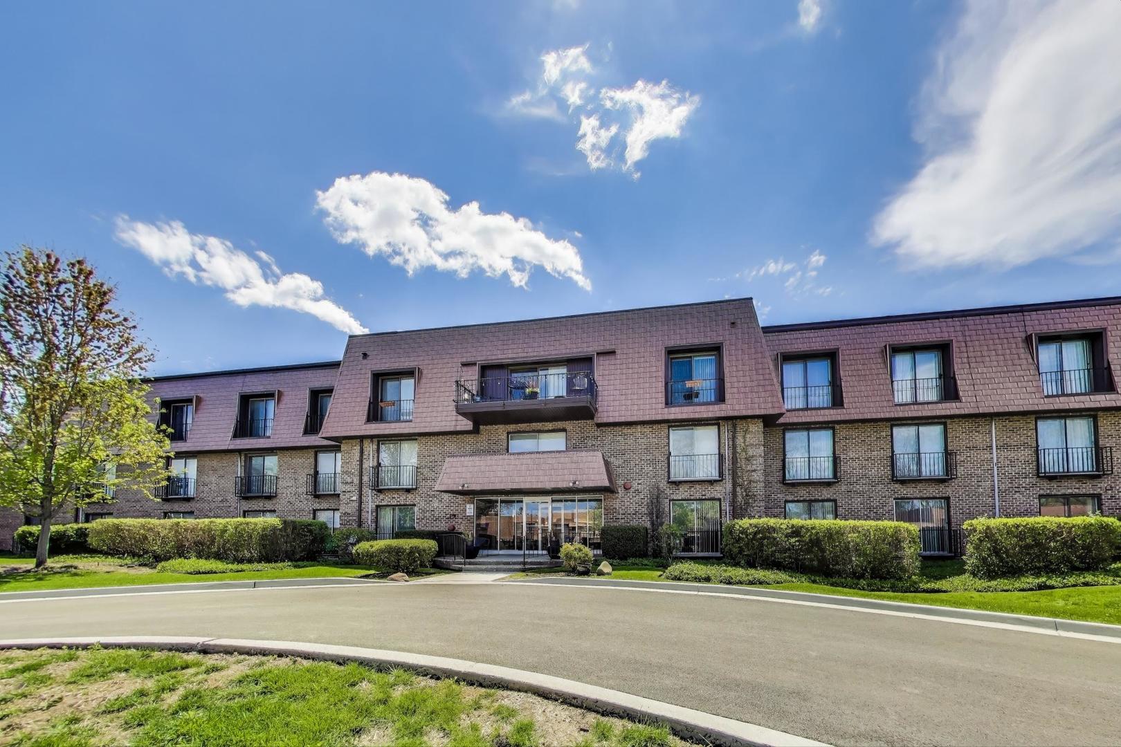 3950 Dundee Road, Unit 210 Northbrook, IL 60062 - Photo 1 of 33 Gallery Image 1