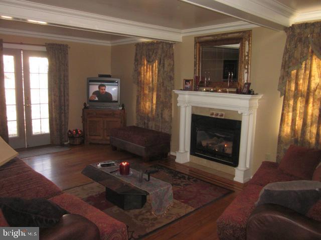11602 Haughs Church Road Keymar, MD 21757 - Photo 20 of 40 Living Room