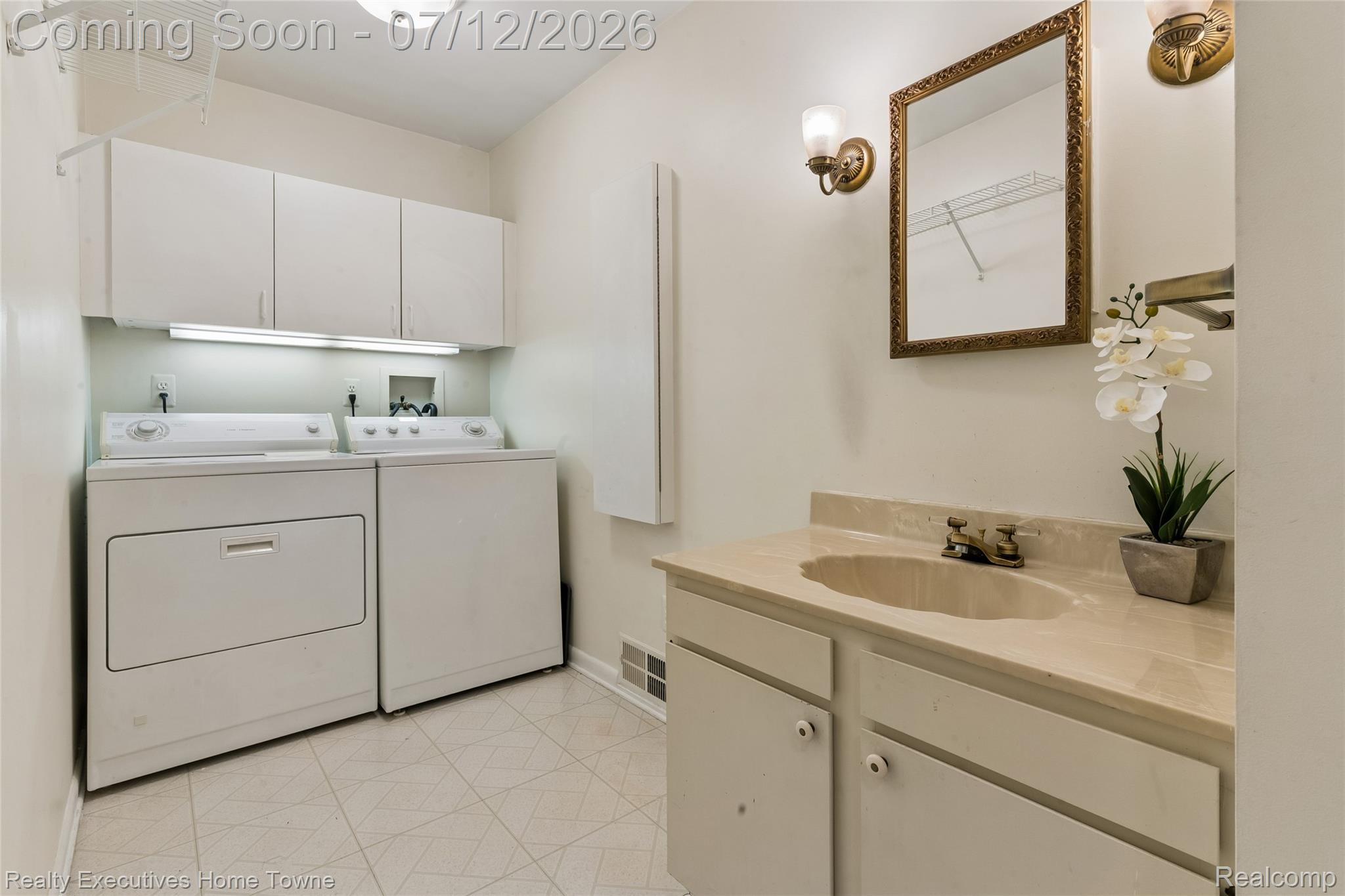 1077 Willow Grove Court Rochester, MI 48307 - Photo 13 of 34 photos_high_resolution_DSC05833.jpg