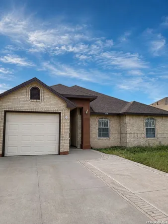 $1,600 | 1531 Rosewood, Eagle Pass, TX 78852
