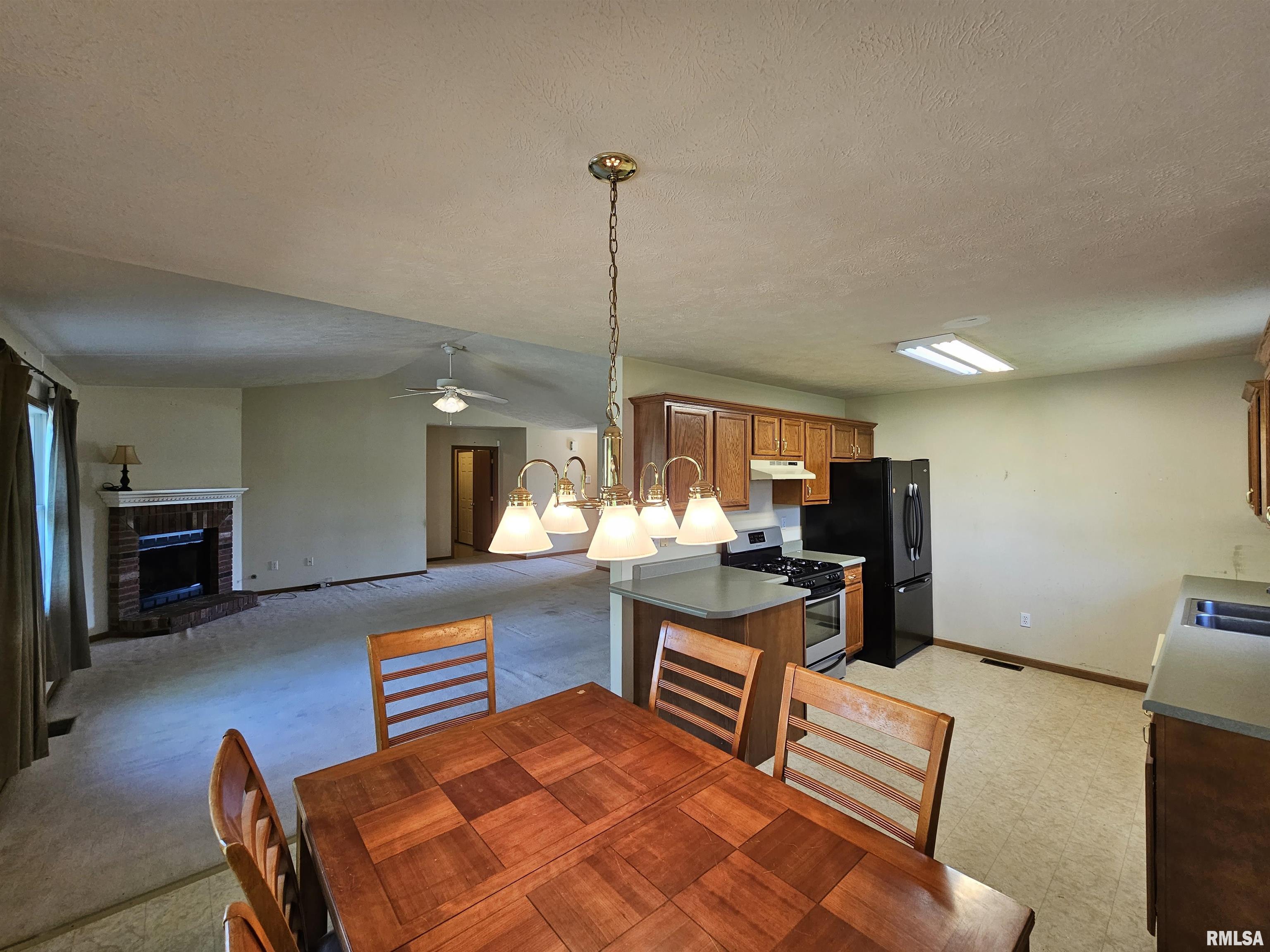 506 Bitterroot Drive Athens, IL 62613 - Photo 6 of 23 Gallery Image 6
