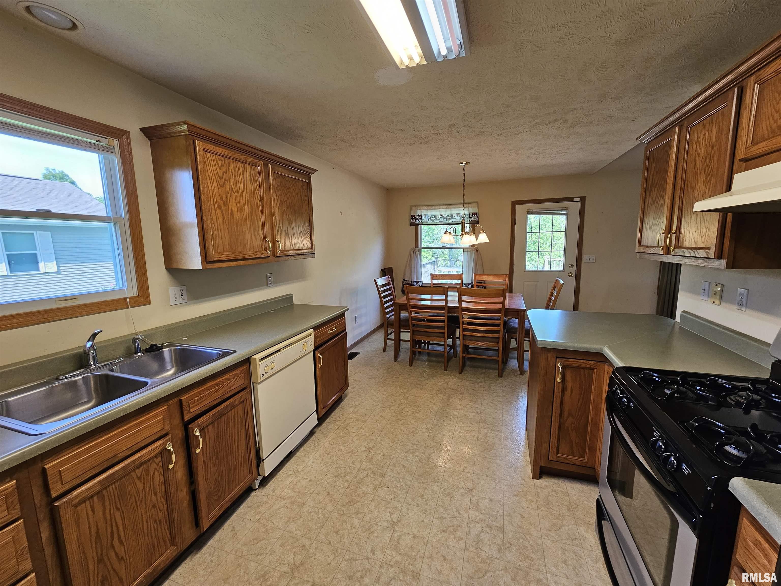 506 Bitterroot Drive Athens, IL 62613 - Photo 10 of 23 Gallery Image 10