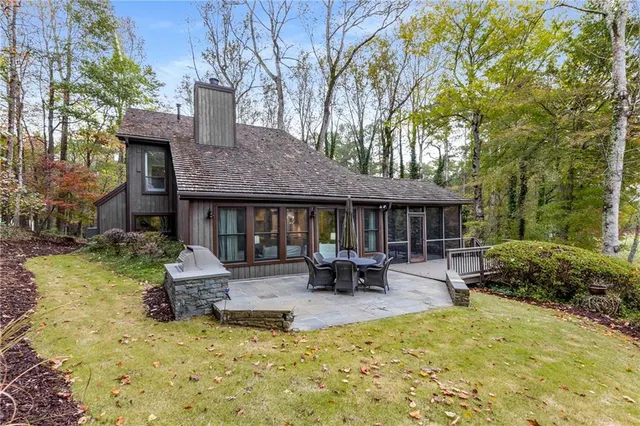 a view of a bench in a backyard