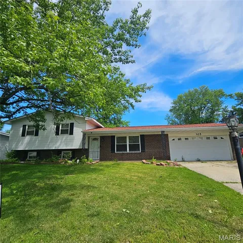 $165,000 | 105 Chateau Drive, Fairview Heights, IL 62208