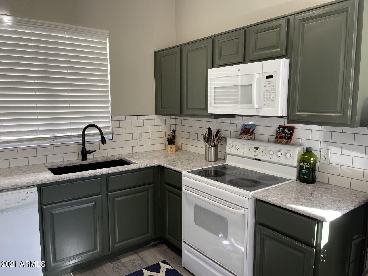 637 East El Prado Road Chandler, AZ 85225 - Photo 15 of 15 Upgraded Kitchen