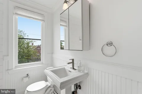 $290,000 | 906 South Washington Street, Unit 307, Alexandria, VA 22314