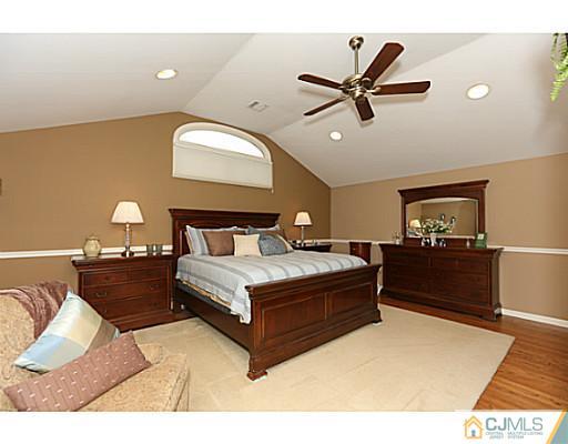 235 B Street Middlesex, NJ 08846 - Photo 3 of 25 Gallery Image 3