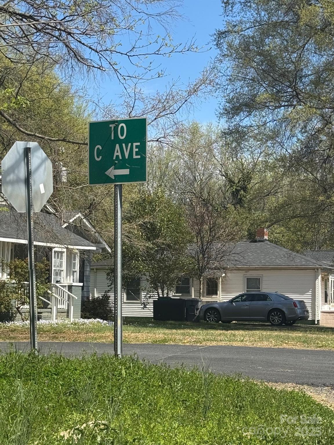 2015 C Avenue Charlotte, NC 28216 - Photo 2 of 25 a view of a house with a yard