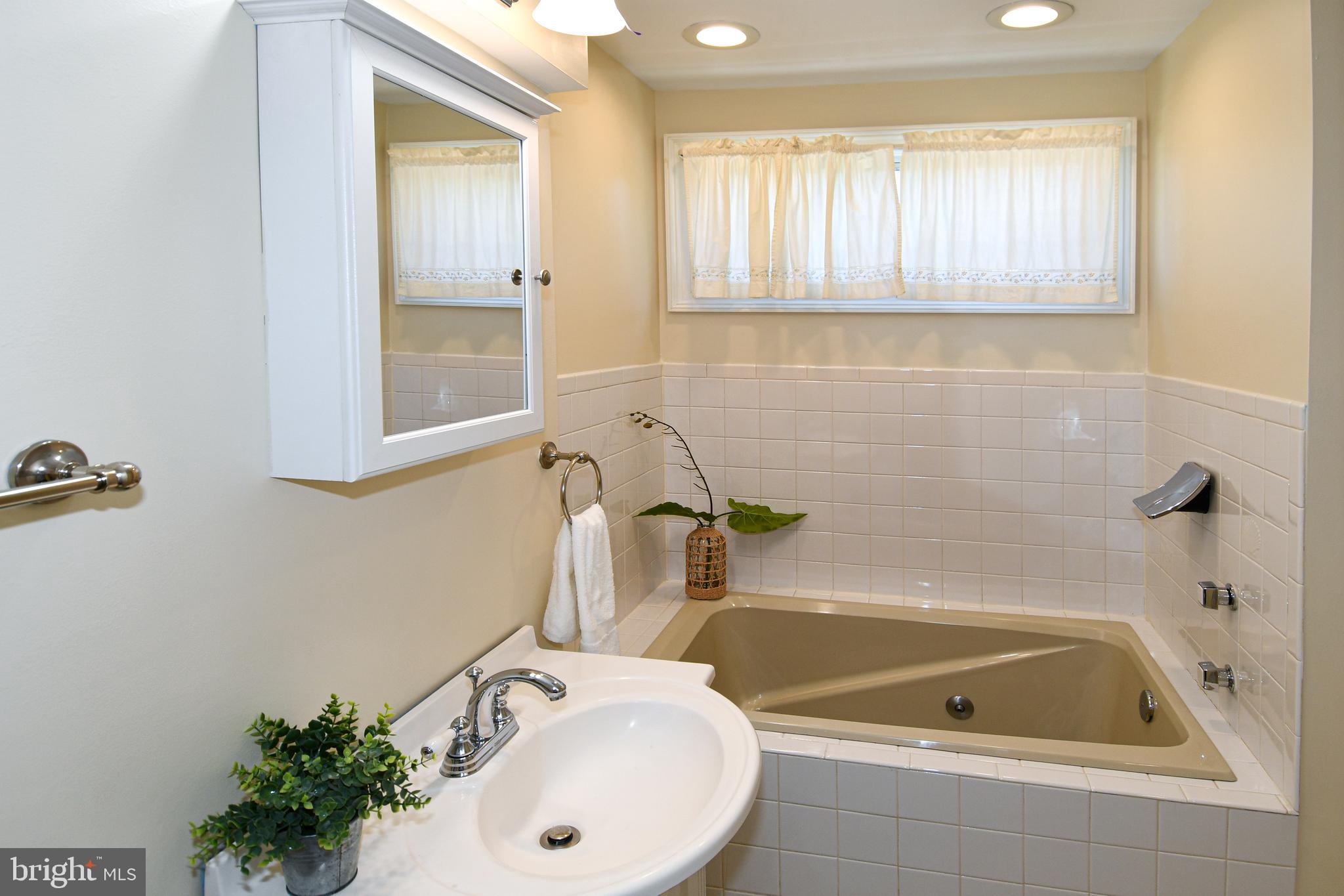 7011 Old Sandy Spring Road Laurel, MD 20707 - Photo 18 of 39 Main Level Bathroom