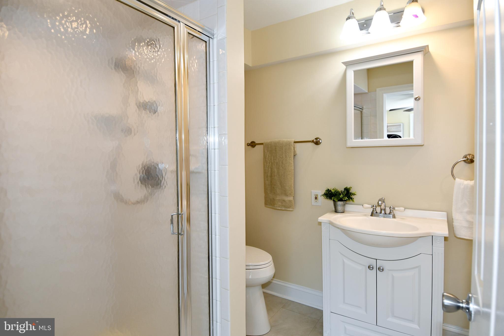 7011 Old Sandy Spring Road Laurel, MD 20707 - Photo 19 of 39 Main Level Bathroom
