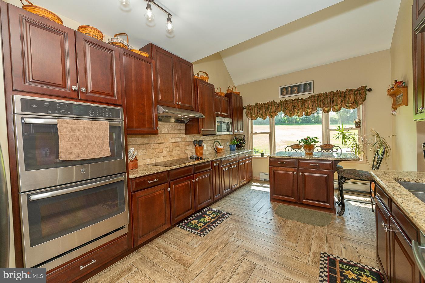 407 Coffeetown Road Easton, PA 18042 - Photo 5 of 40