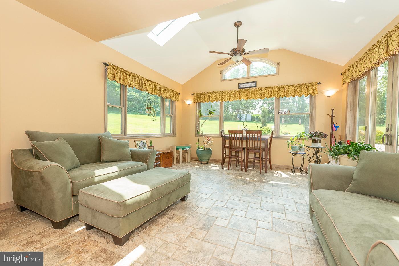 407 Coffeetown Road Easton, PA 18042 - Photo 6 of 40