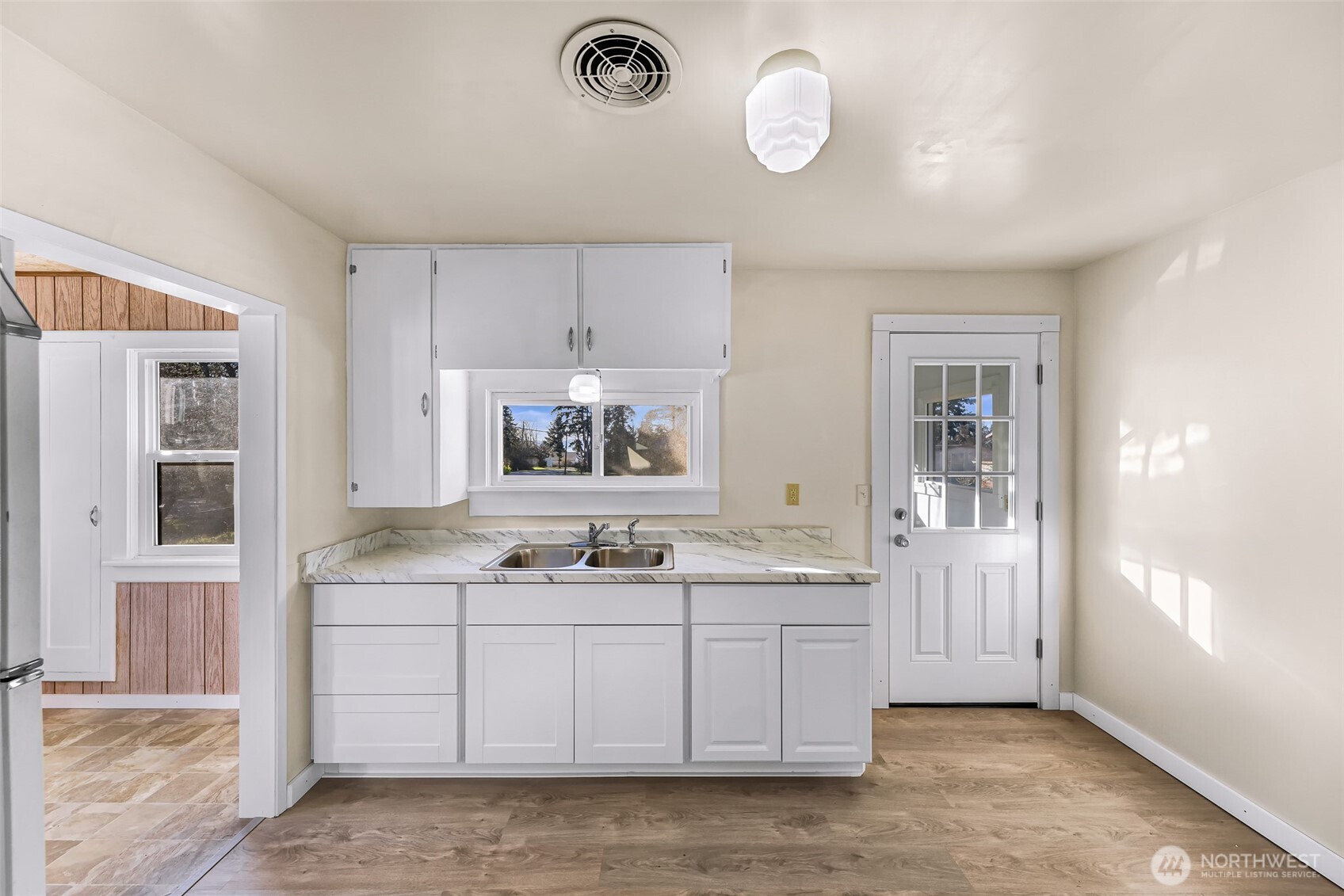12707 Josh Wilson Road Mount Vernon, WA 98273 - Photo 12 of 25 Gallery Image 12
