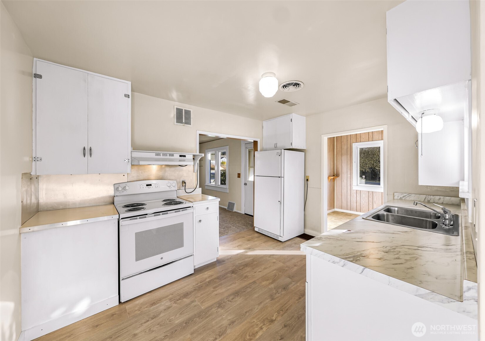 12707 Josh Wilson Road Mount Vernon, WA 98273 - Photo 9 of 25 Gallery Image 9