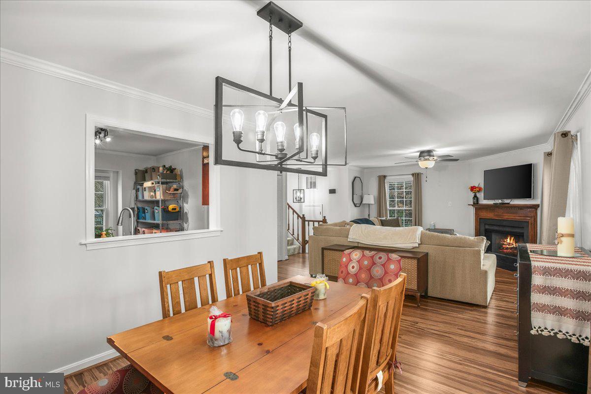 7952 Gambrill Court Springfield, VA 22153 - Photo 10 of 35 Modern Light fixtures