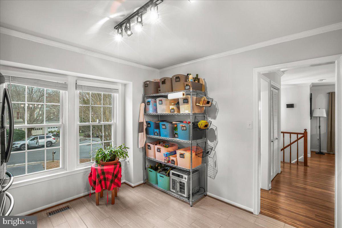 7952 Gambrill Court Springfield, VA 22153 - Photo 13 of 35 Room for a table