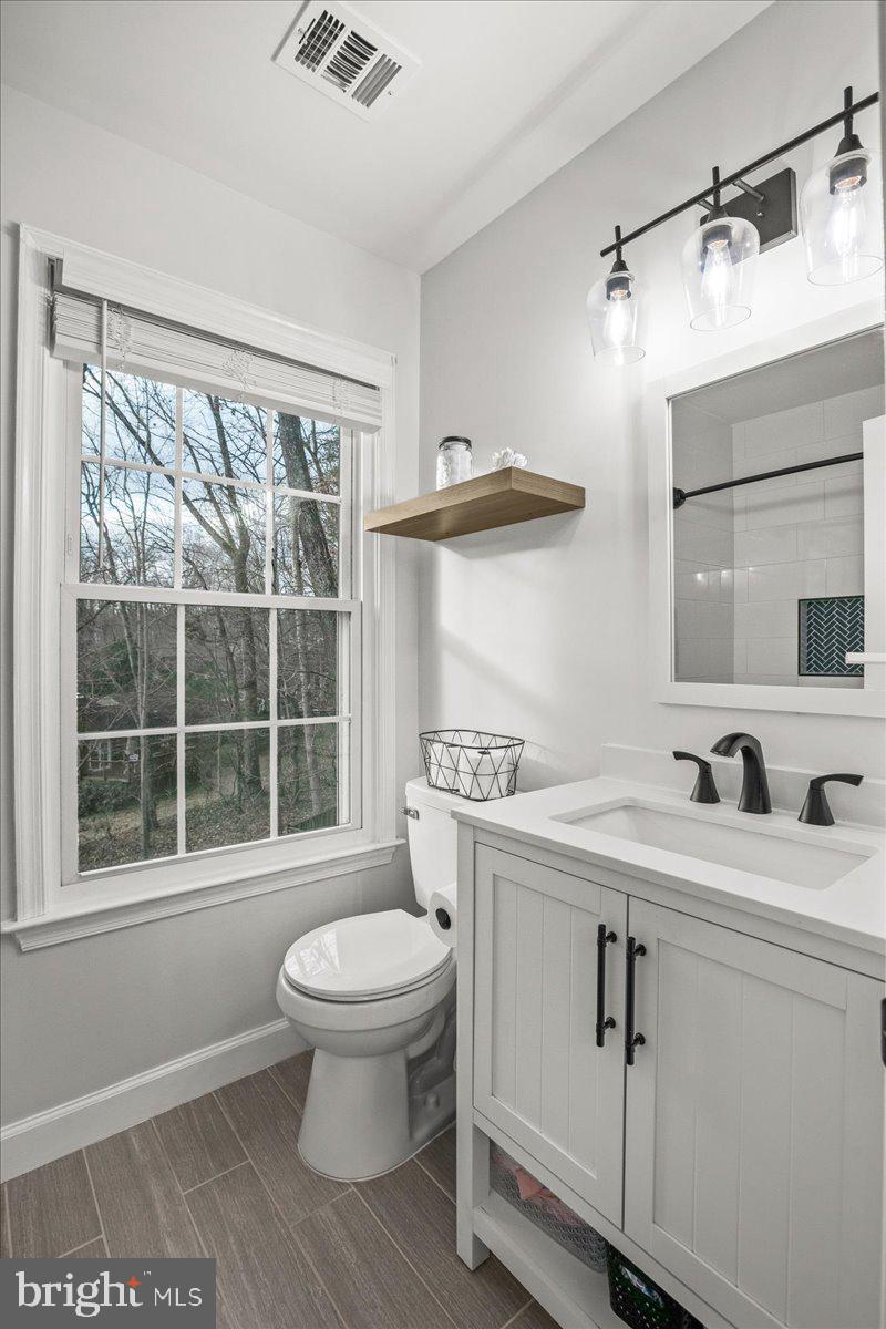 7952 Gambrill Court Springfield, VA 22153 - Photo 19 of 35 Stylish upgrades