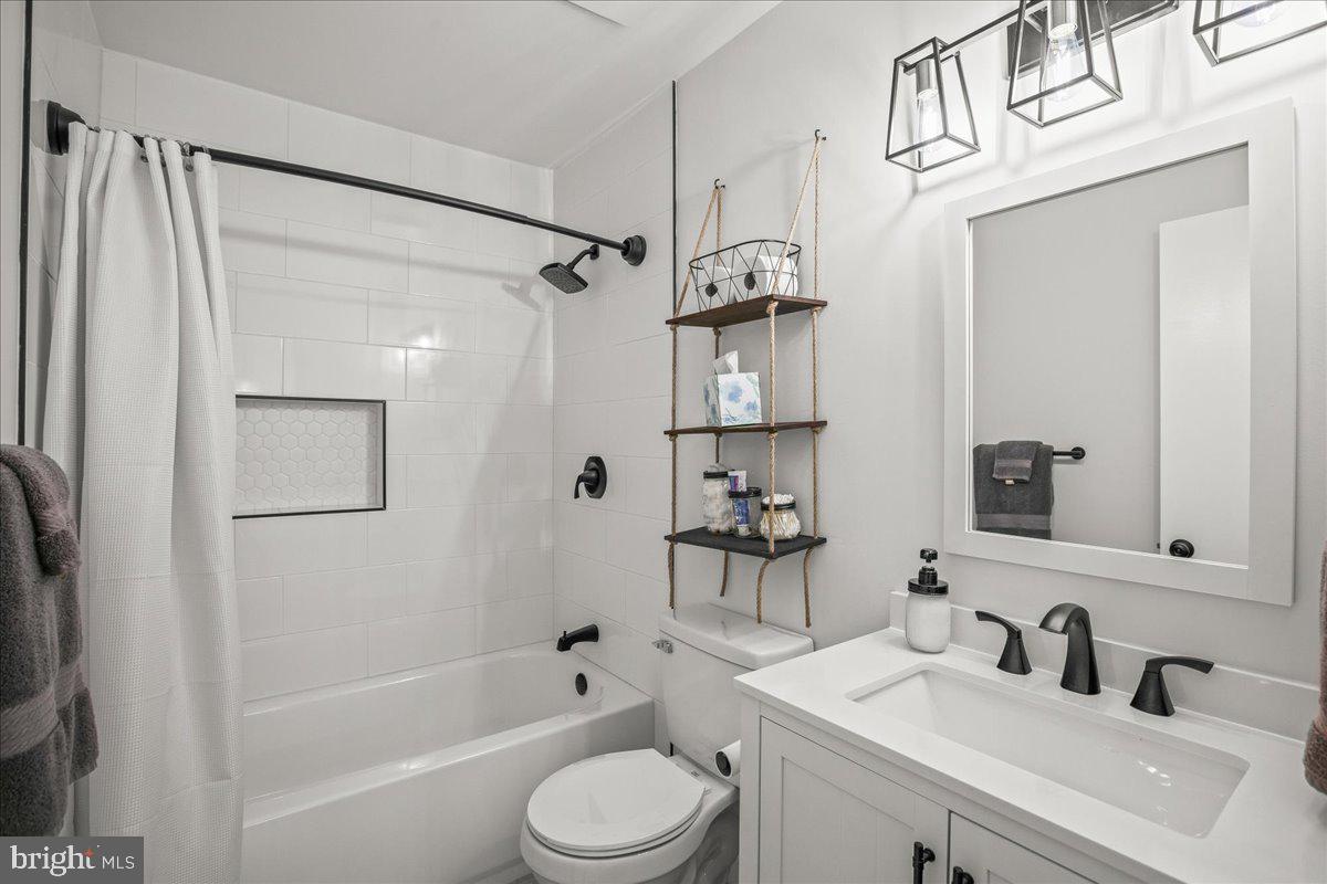 7952 Gambrill Court Springfield, VA 22153 - Photo 24 of 35 Hall full bathroom