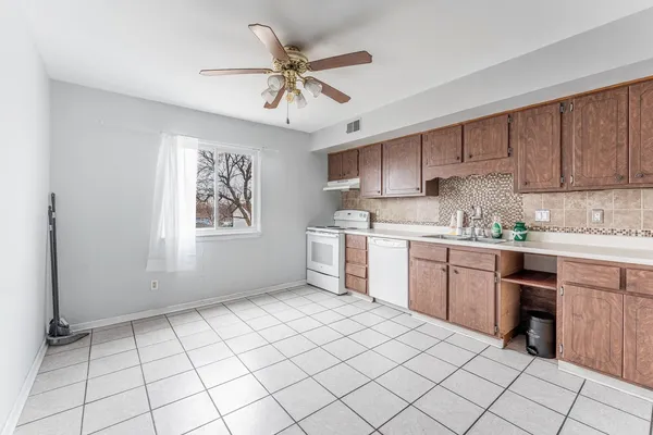 $1,650 | 1115 Elizabeth Court, Unit 6, Crest Hill, IL 60403