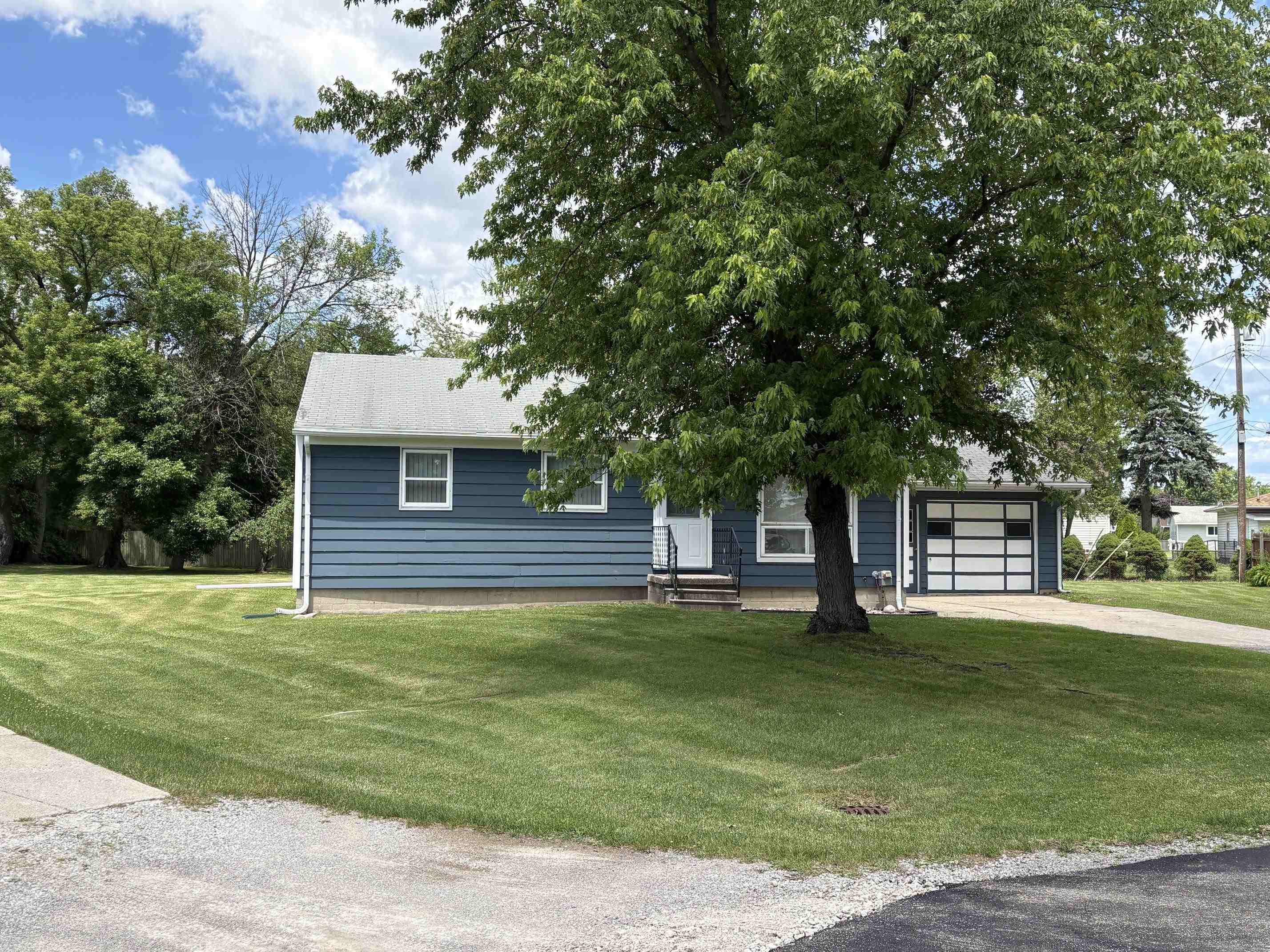2816 Sarah Court Bay City, MI 48708 - Photo 3 of 27