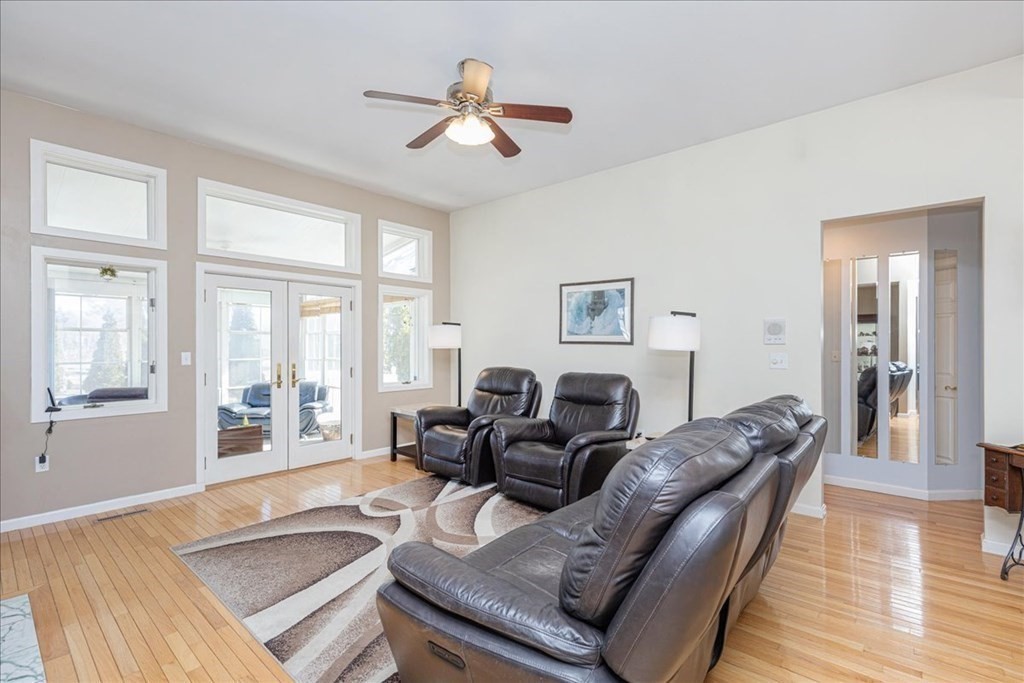 28 Mooney Road Salem, MA 01970 - Photo 6 of 40 Gallery Image 6