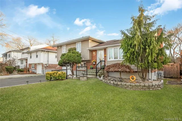 $925,000 | 2758 Mayfield Place, North Bellmore, NY 11710