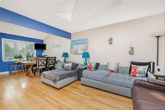 $925,000 | 2758 Mayfield Place, North Bellmore, NY 11710