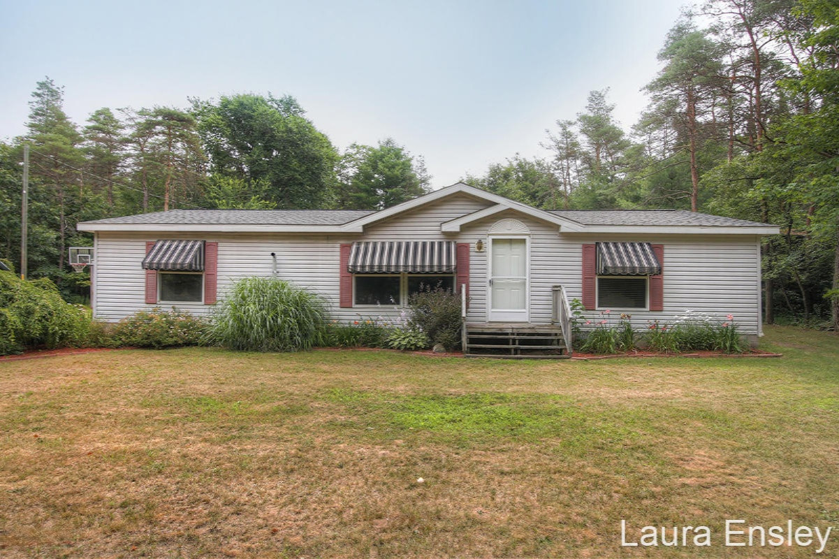 8536 Garbow Road Howard City, MI 49329 - Photo 1 of 27 IMG_3454