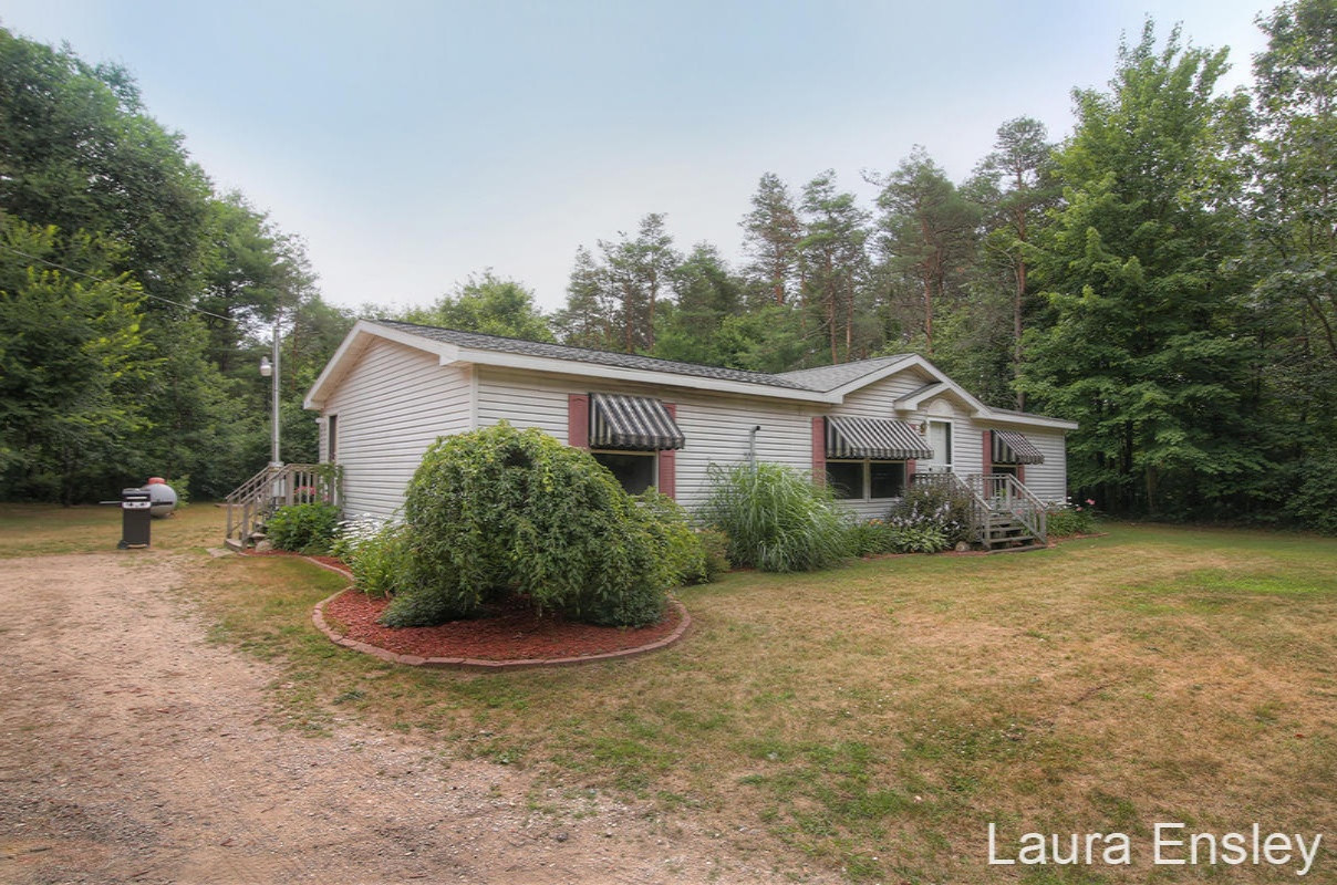 8536 Garbow Road Howard City, MI 49329 - Photo 3 of 27 IMG_3456