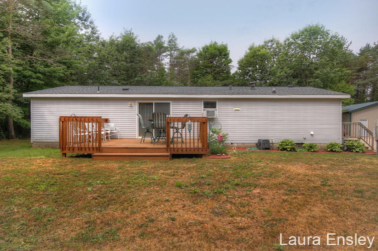 8536 Garbow Road Howard City, MI 49329 - Photo 6 of 27 IMG_3478