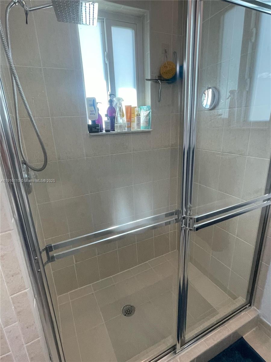 3102 Northeast 3rd Drive Homestead, FL 33033 - Photo 22 of 33 a bathroom with a bathtub