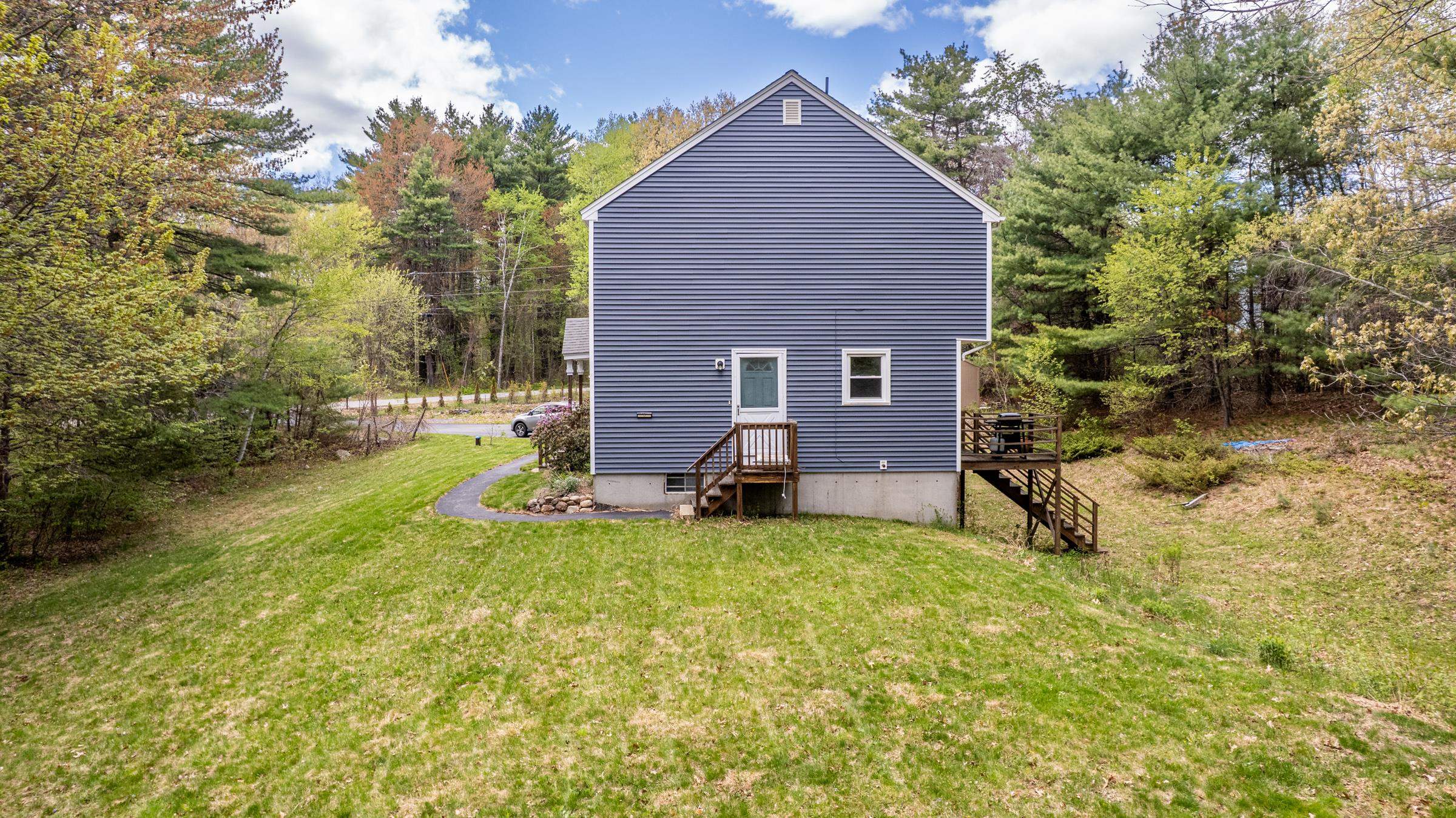 206 Hampstead Road Derry, NH 03038 - Photo 4 of 24