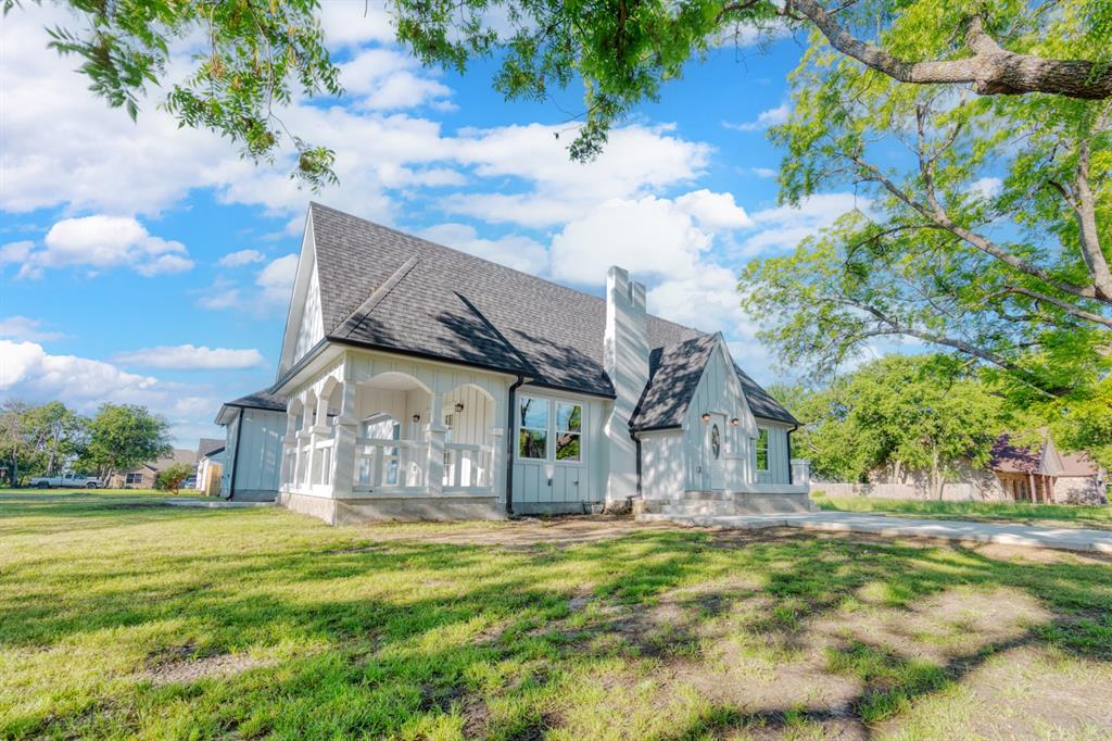 808 North Main Street Tioga, TX 76271 - Photo 2 of 23 a view of a house with a yard