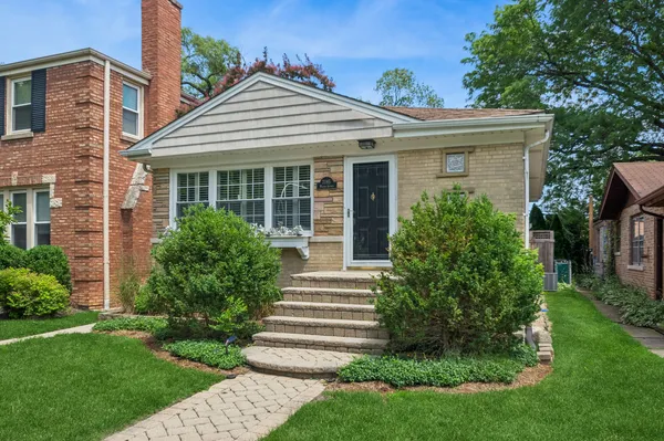 $499,000 | 7085 North Mason Avenue, Chicago, IL 60646