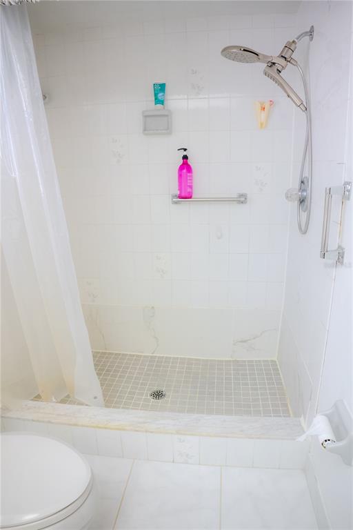4150 South Apopka Avenue Inverness, FL 34452 - Photo 47 of 84 a bathroom with a bathtub and a shower