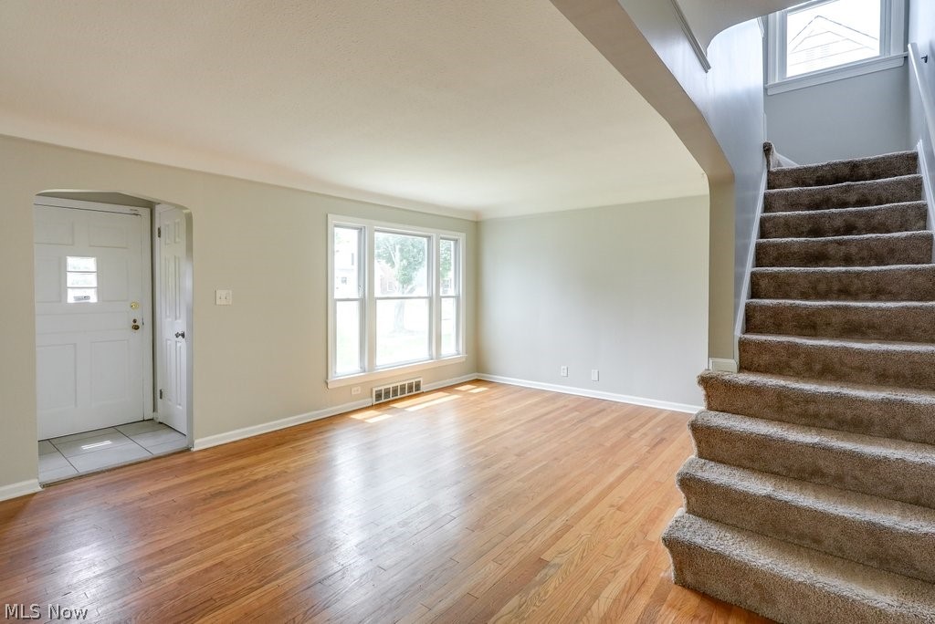 4225 Lambert Road Cleveland, OH 44121 - Photo 4 of 27