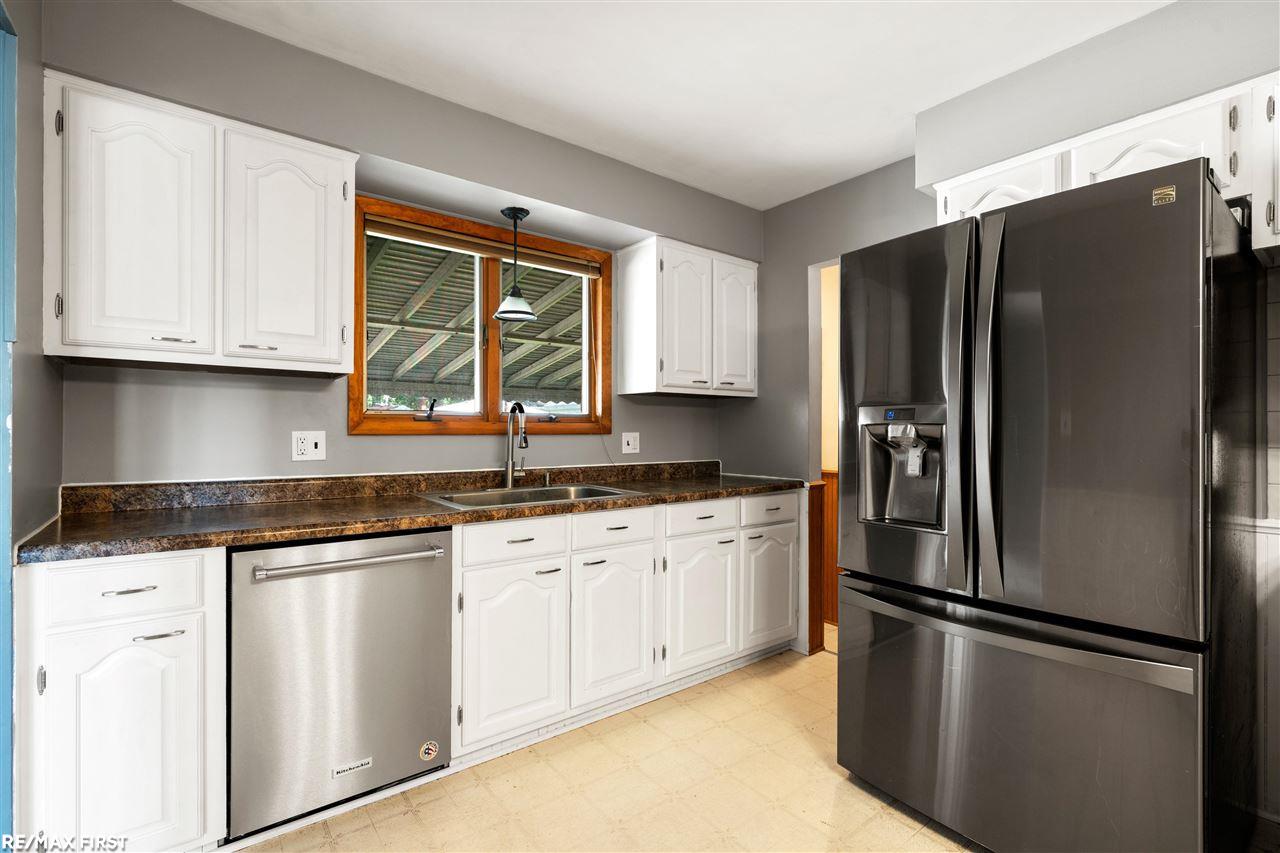 15321 Common Road Roseville, MI 48066 - Photo 8 of 30 50056316-7.JPG