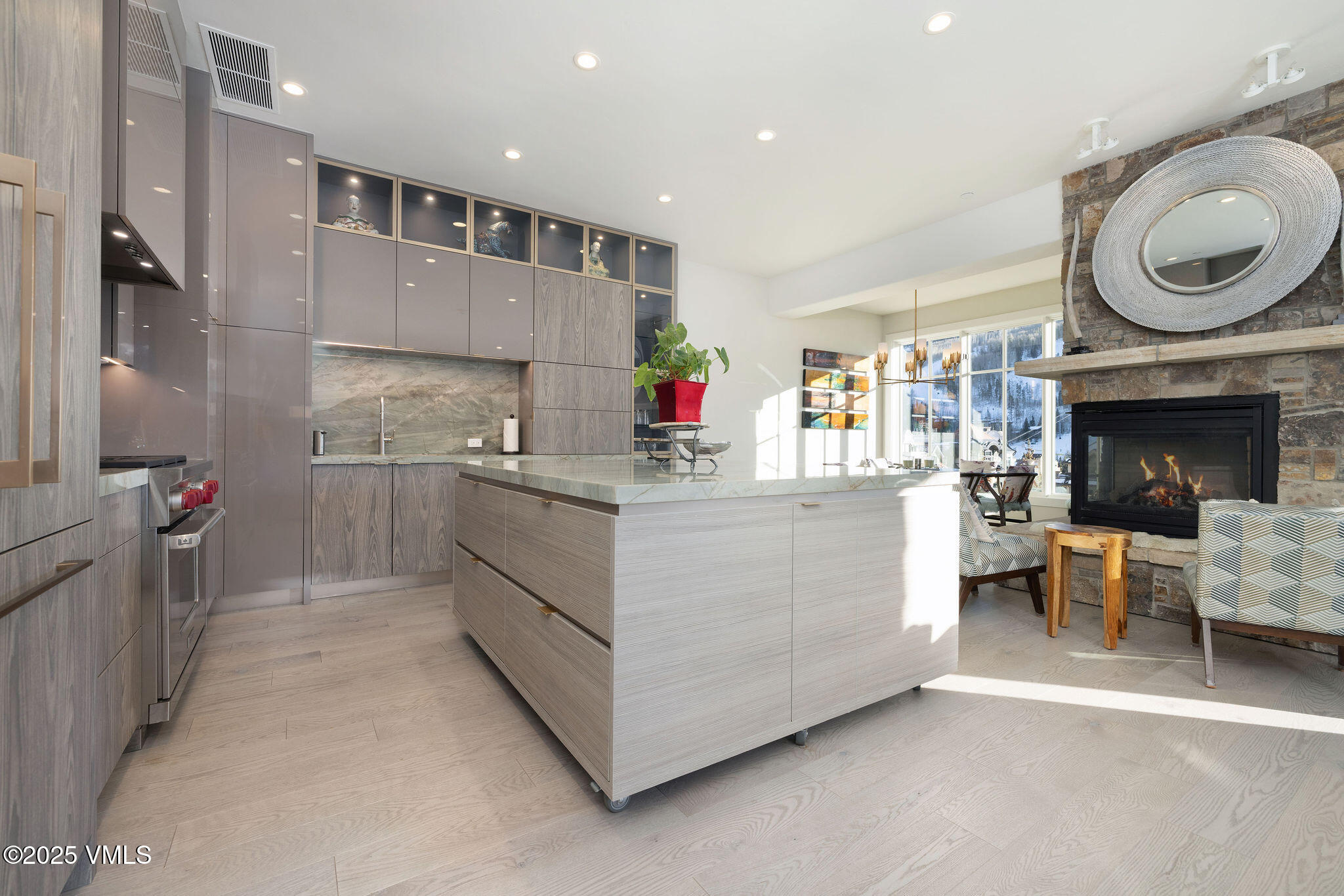 610 West Lionshead Circle, Unit 517 Vail, CO 81657 - Photo 11 of 18 2512_landmark_517_interior_kitchen_a