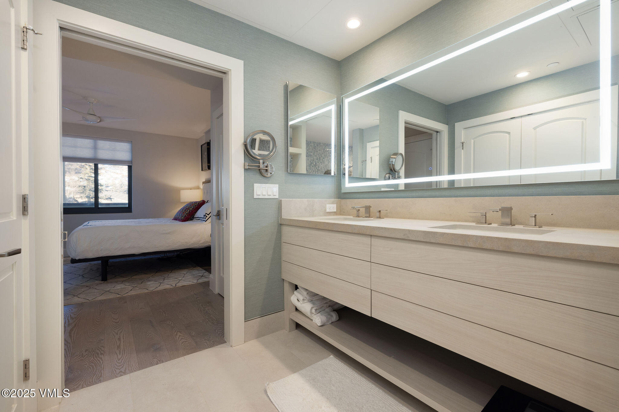 610 West Lionshead Circle, Unit 517 Vail, CO 81657 - Photo 6 of 18 2512_landmark_517_interior_bath02_c