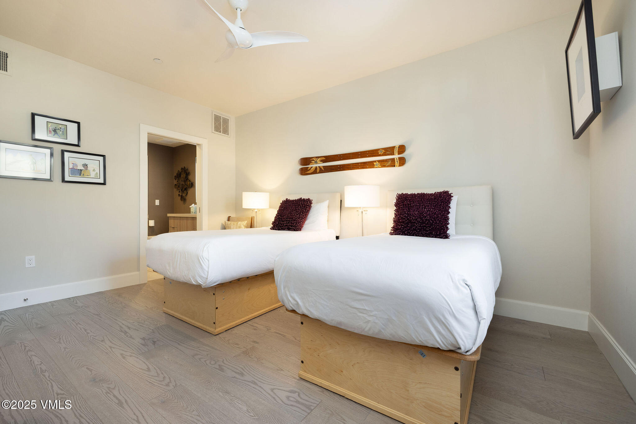 610 West Lionshead Circle, Unit 517 Vail, CO 81657 - Photo 7 of 18 2512_landmark_517_interior_bed02_b