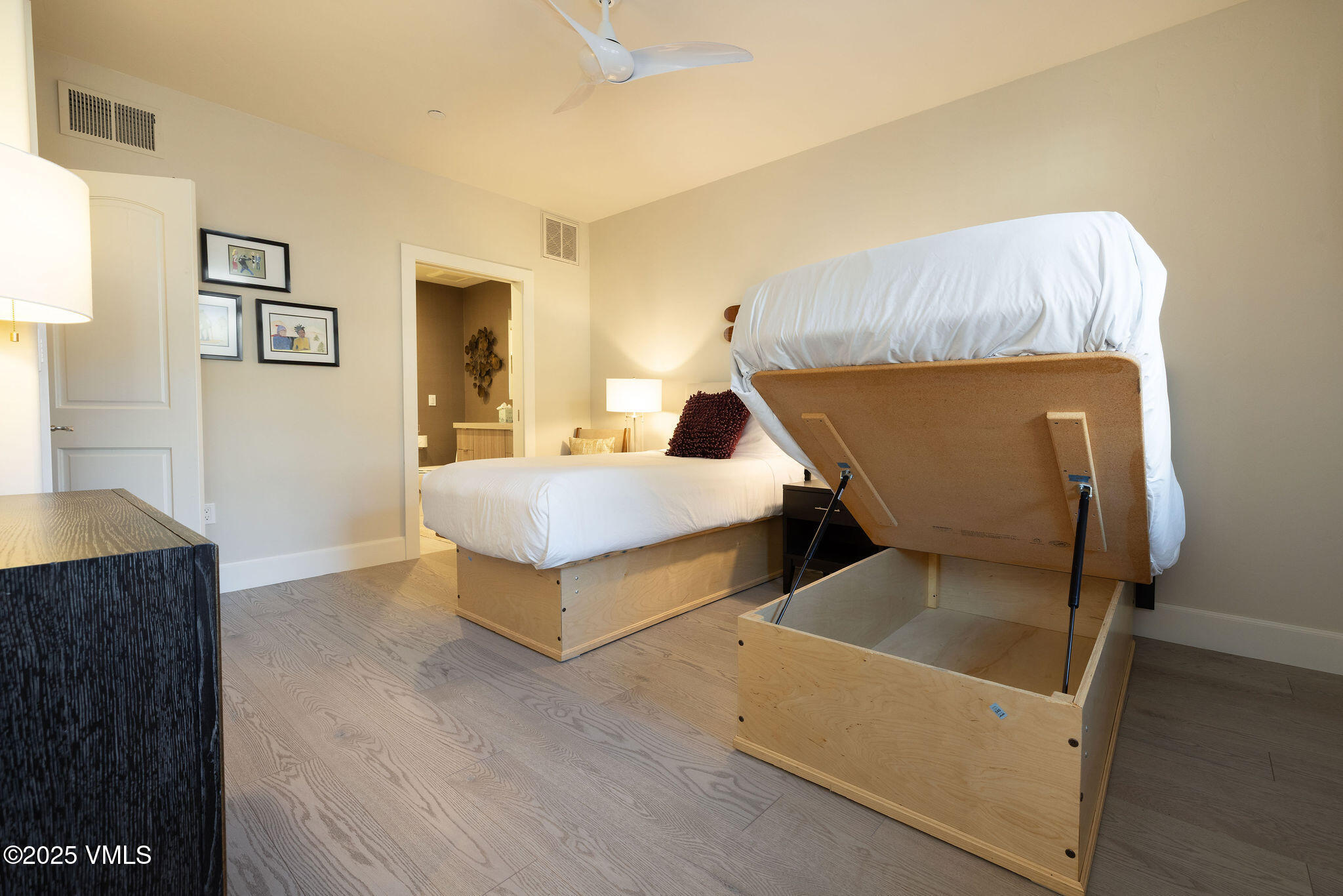 610 West Lionshead Circle, Unit 517 Vail, CO 81657 - Photo 8 of 18 2512_landmark_517_interior_bed02