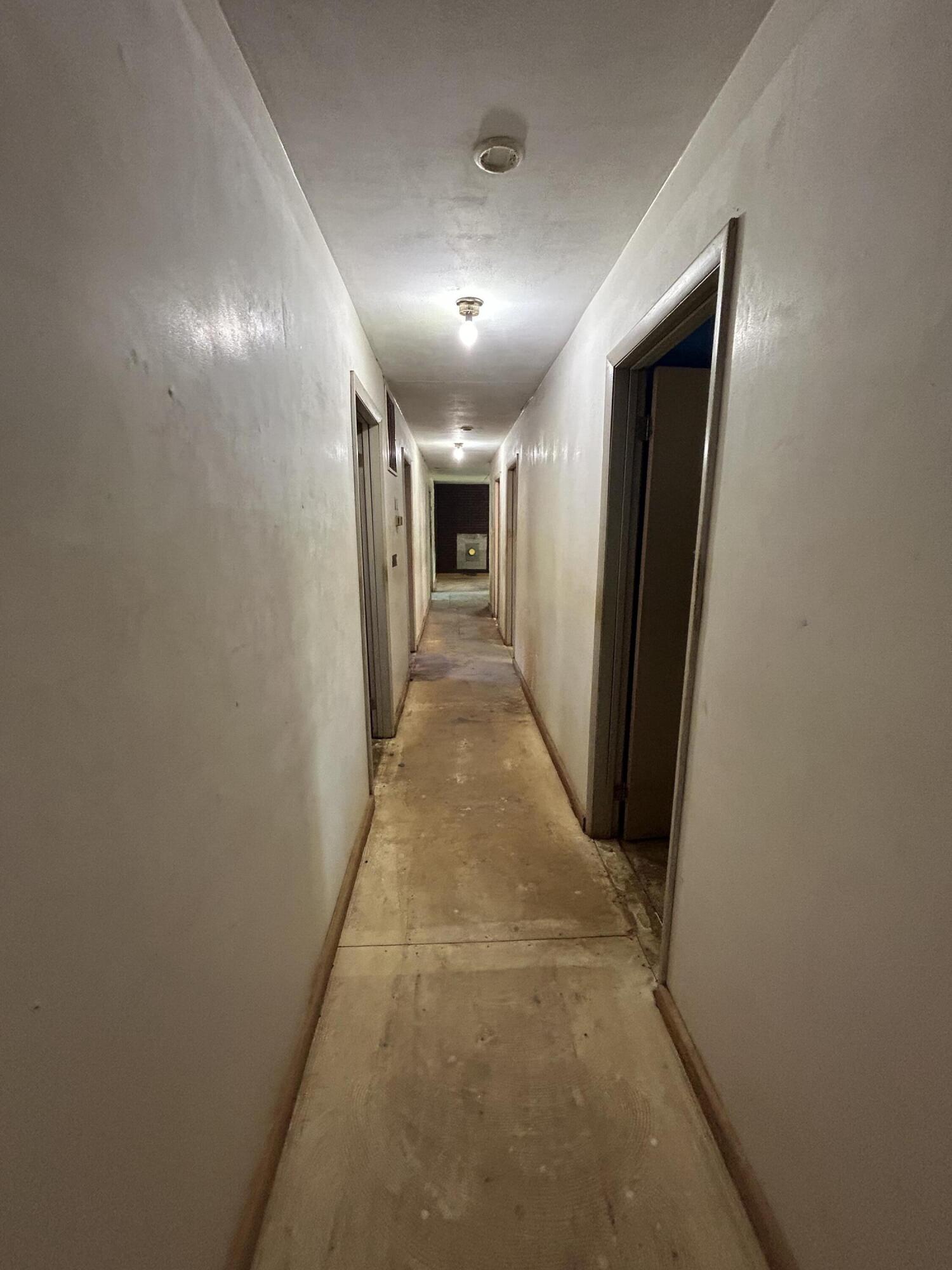 357 Sizemore Road Monticello, KY 42633 - Photo 23 of 50 Hallway