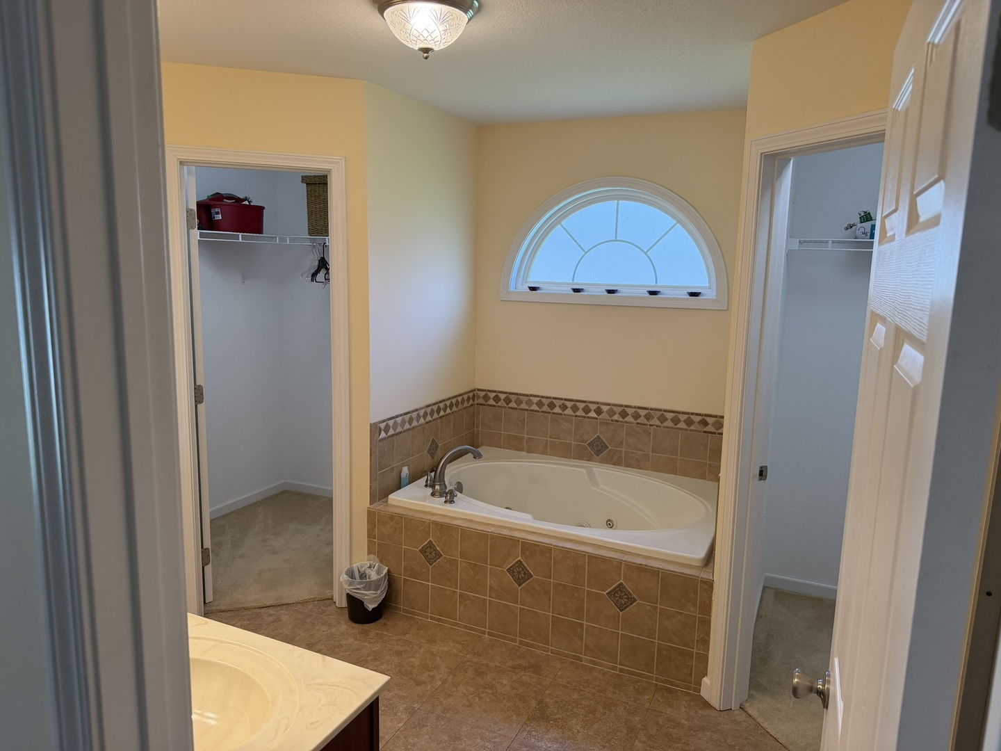 2 Dove Lane Metropolis, IL 62960 - Photo 19 of 35 a bathroom with a tub and a shower