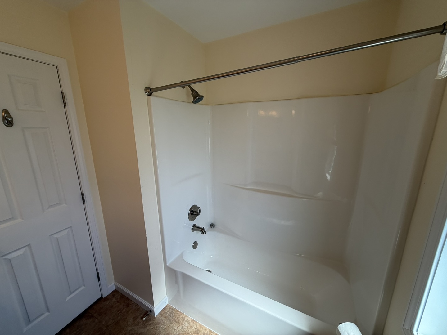 2 Dove Lane Metropolis, IL 62960 - Photo 27 of 35 a bathroom with a bathtub